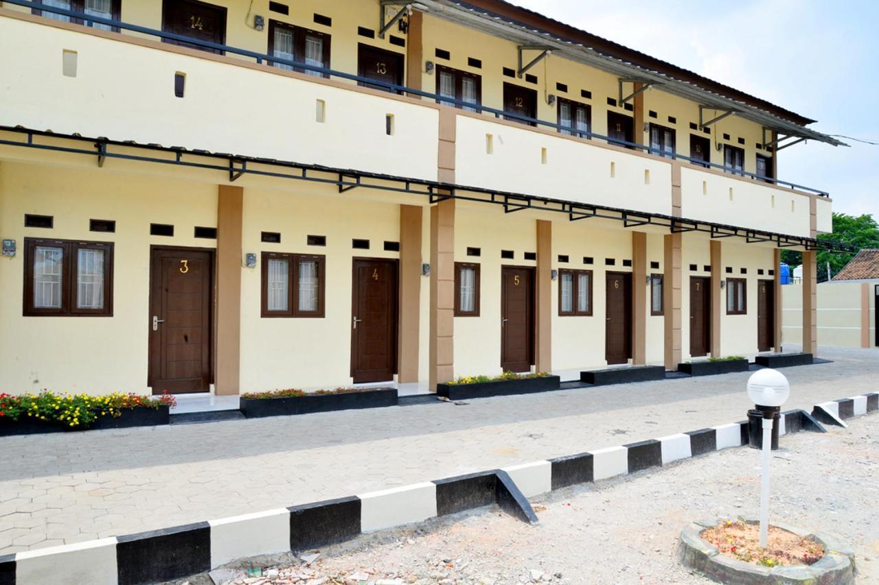 Haura Syariah Home Stay Bandar Lampung Exteriör bild
