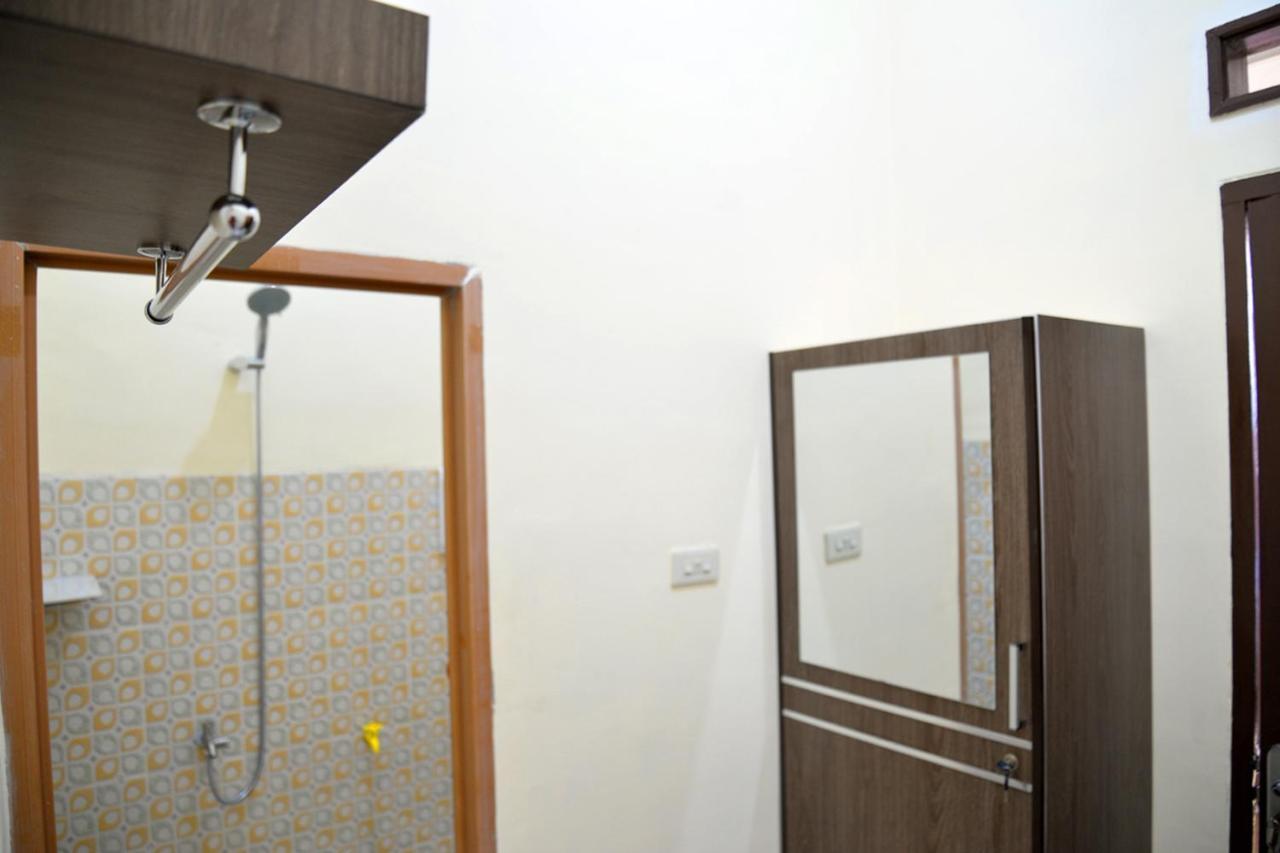 Haura Syariah Home Stay Bandar Lampung Exteriör bild